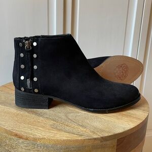NEW Vince Camuto Catile ankle boot bootie NWOT 8.5 M black suede